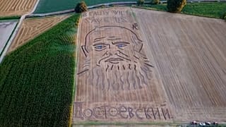 Dario Gambarin has created with his tractor a giant image of Russian novelist Fyodor Dostoevsky to mark the 100 year anniversary of his birth.