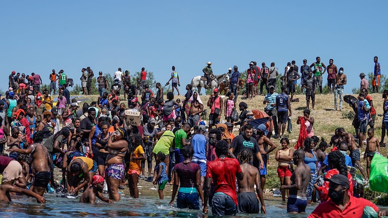 Continúa la expulsión masiva de inmigrantes haitianos de Texas