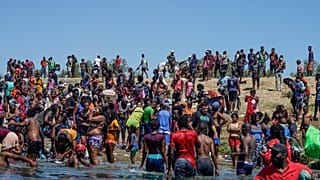 Continúa la expulsión masiva de inmigrantes haitianos de Texas