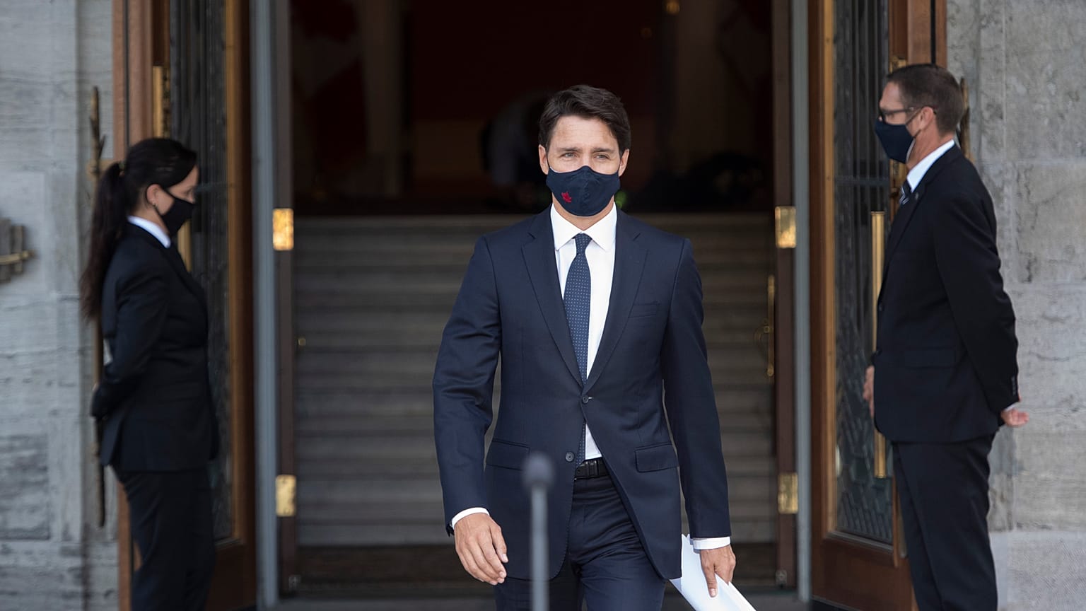 Canadian prime minister Justin Trudeau walks to the lectern as he leaves Rideau Hall after meeting with Gov. Gen. Mary Simon to ask her to dissolve Parliament, August 15, 2021