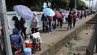 Nicaragüenses hacen fila para recibir la vacuna, 20/9/2021, Managua, Nicaragua