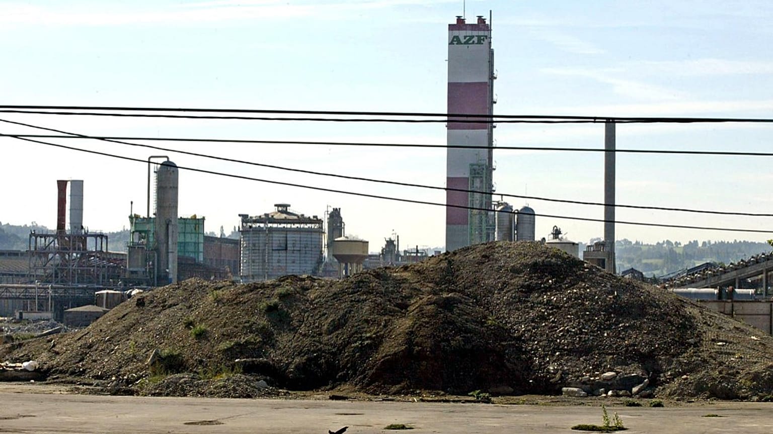 L'usine AZF, un an après l'explosion, image du 11 septembre 2002, à Toulouse