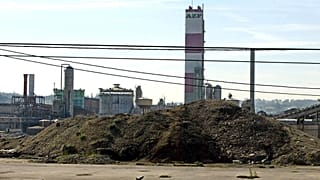 L'usine AZF, un an après l'explosion, image du 11 septembre 2002, à Toulouse