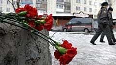 Gyász és emlékezés az oroszországi lövöldözés helyszínén 