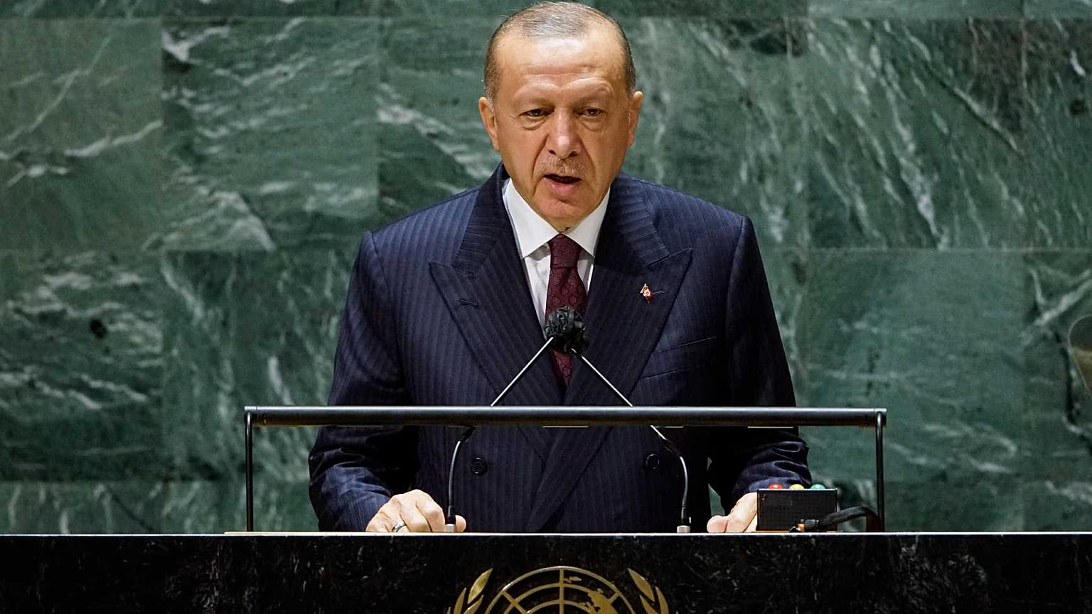 Erdoğan, Birleşmiş Milletler (BM) Genel Kurul Salonu'nda BM'nin 76'ncı Genel Kurulu görüşmelerinde katılımcılara hitap etti.