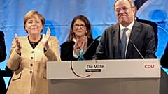 Angela Merkel abucheada  a pocos días de las elecciones federales 
