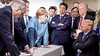 Angela Merkel se dirige a Donald Trump en una imagen emblemática de la reunión del G7 de junio de 2018 en Québec, Canadá.