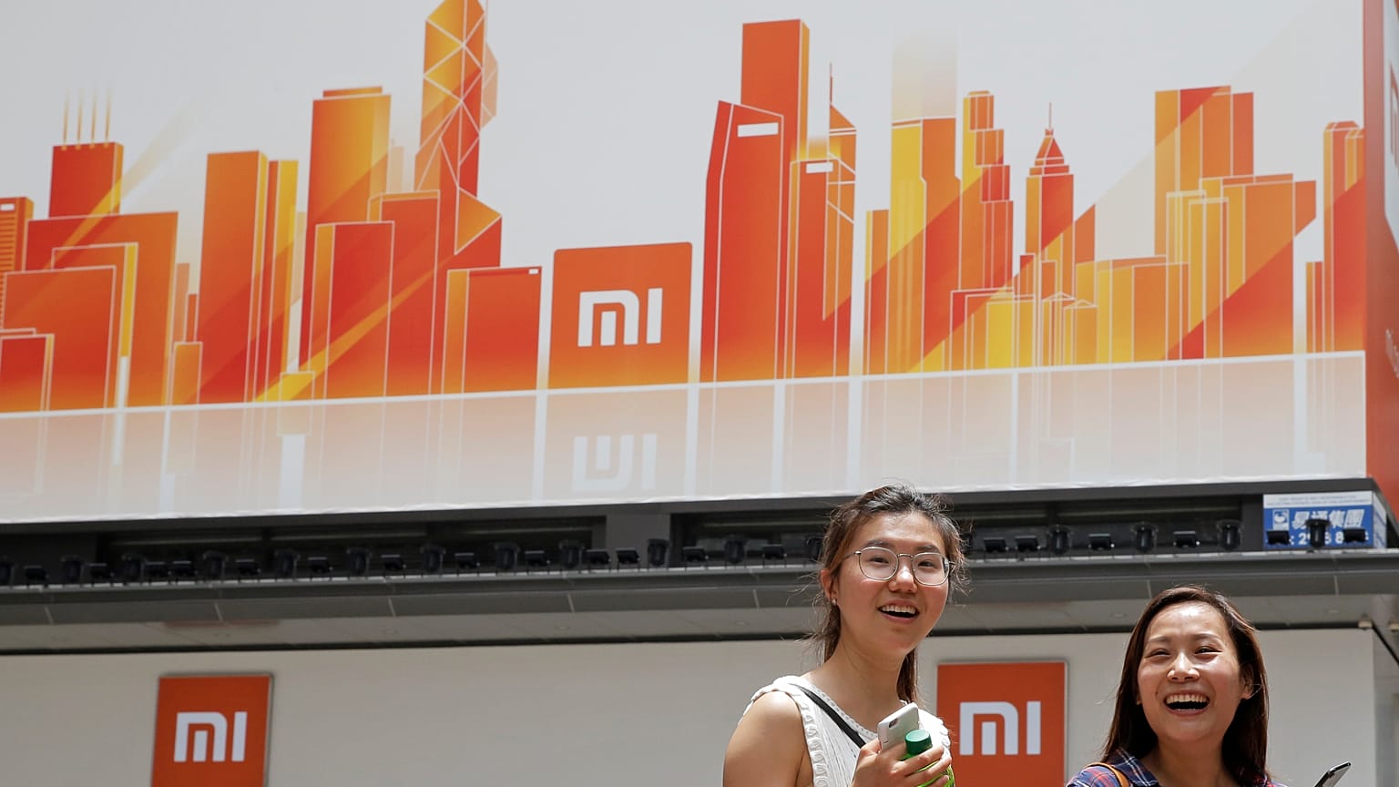 Флагман Xiaomi литовские власти сочли самым опасным