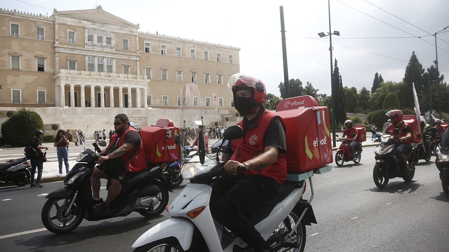 Μηχανοκίνητη πορεία εργαζομένωνν στην πλατφόρμα e-food