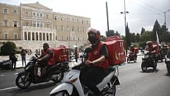 Μηχανοκίνητη πορεία εργαζομένωνν στην πλατφόρμα e-food
