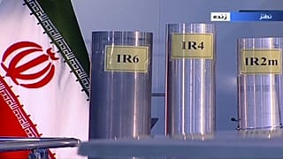 Στιγμιότυπο από τηλεοπτική μετάδοση της ιρανικής τηλεόρασης το 2018 όπου βλέπουμε συσκευές φυγοκέντρησης σε εργοστάσιο εμπλουτισμού ουρανίου