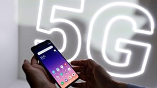 A person checks out the Xiaomi Mi 9 mobile phone ahead of the Mobile World Congress (MWC 19) in Barcelona, Spain, February 24, 2019.