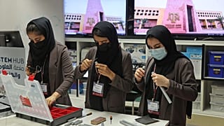 Afgan kız robot ekibi