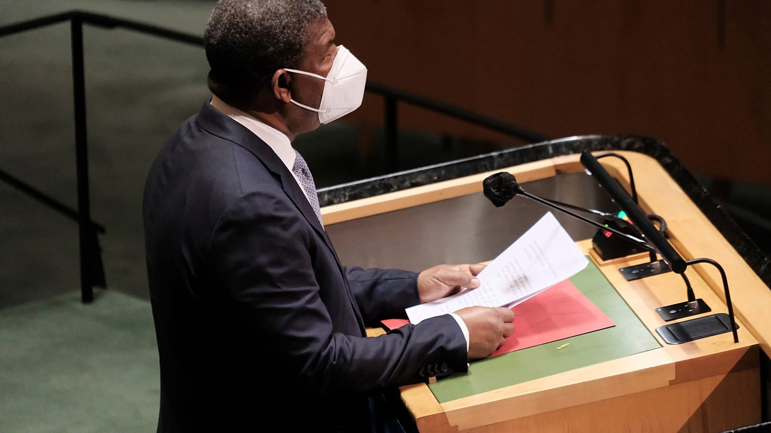 João Lourenço apelou à igualdade na distribuição das vacinas