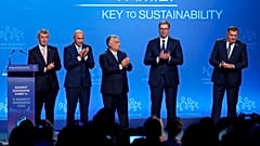 Çekya, Slovenya, Macaristan başbakanları, Sırbistan Cumhurbaşkanı ve Bosna Hersek Devlet Başkanlığı Konseyi Başkanı Milorad Dodik (soldan sağa)