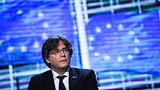 Szabadlábra került Puigdemont, de bíróság elé kell állnia