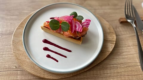Smoked salmon tart with fresh herbs and beet sauce 