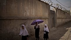 عکس آرشیوی از دختران دانش آموز افغان