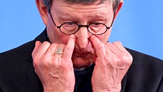 Ferenc pápa helyén hagyta a szexuális visszaélések eltussolásával vádolt kölni érseket