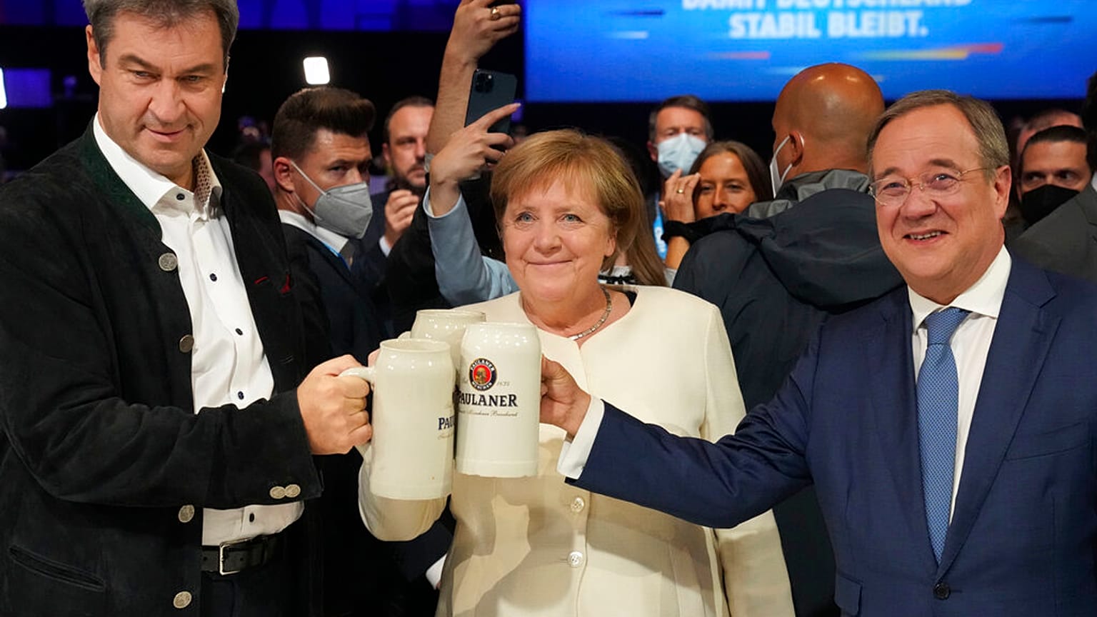 Markus Söder, Angela Merkel und Armin Laschet in München