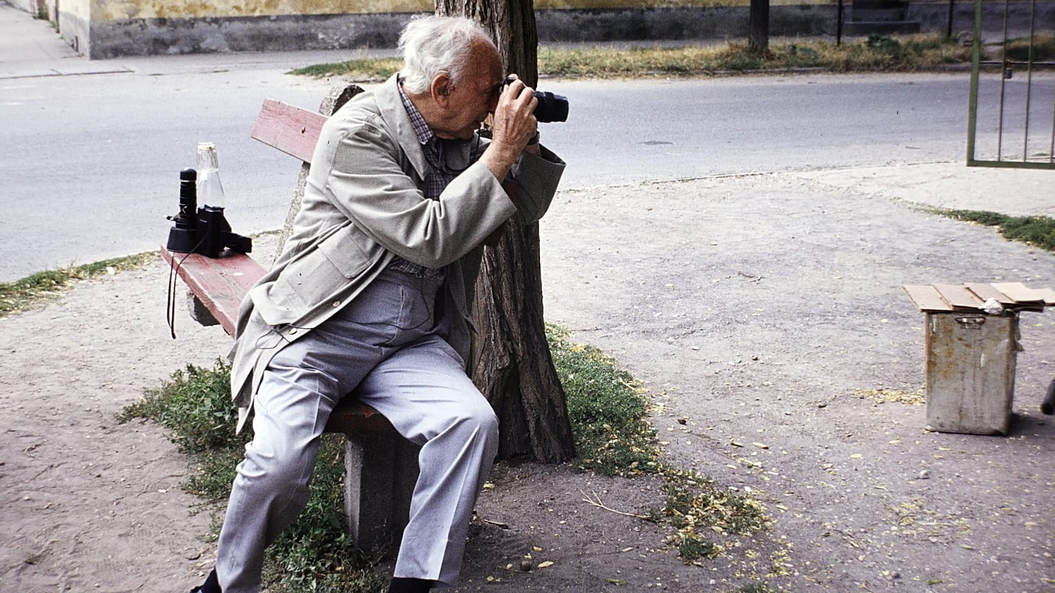 André Kertész fotóz,  Esztergom, 1984