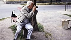 André Kertész fotóz,  Esztergom, 1984