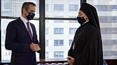 Ο πρωθυπουργός, Κυριάκος Μητσοτάκης, και ο Αρχιεπίσκοπος Αμερικής, Ελπιδοφόρος