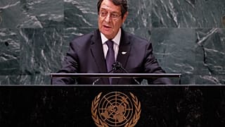 نیکوس آناستاسیادس
