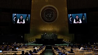 رئيس الوزراء الباكستاني عمران خان يخاطب في رسالة مسجلة، الدورة 76 للجمعية العامة للأمم المتحدة. 