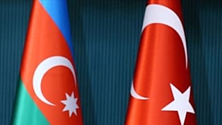 Türkiye ve Azerbaycan bayrakları