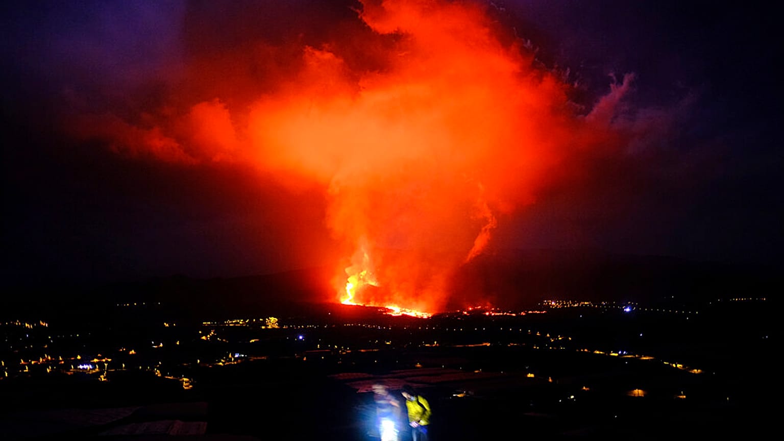 El volcán Cumbre Vieja ha entrado en una fase explosiva muy espectacular, pero también muy peligrosa
