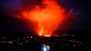 El volcán Cumbre Vieja ha entrado en una fase explosiva muy espectacular, pero también muy peligrosa