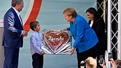 Angela Merkel is buzdított Armin Laschet záró kampánygyűlésén 