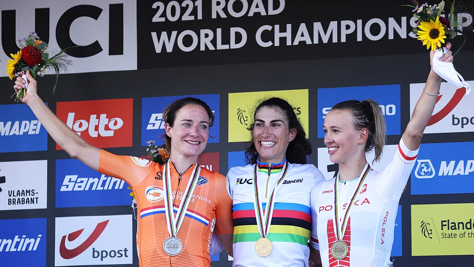 Il podio della gara su strada femminile: da sinistra Marianne Vos, Elisa Balsamo e Katarzyna Niewiadoma