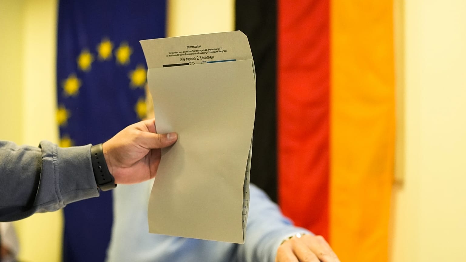 Berlini szavazóhelyiség, vasárnap kora reggel: minden opció nyitott