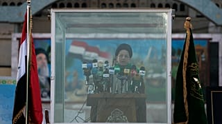 عبد العزيز الحكيم، زعيم المجلس الأعلى الإسلامي العراقي في بغداد، العراق.