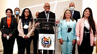 El jefe de la delegación del Gobierno de Venezuela, Jorge Rodríguez, durante una rueda de prensa en México