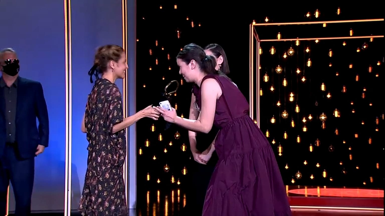La ganadora de la Concha de Oro recoge el premio