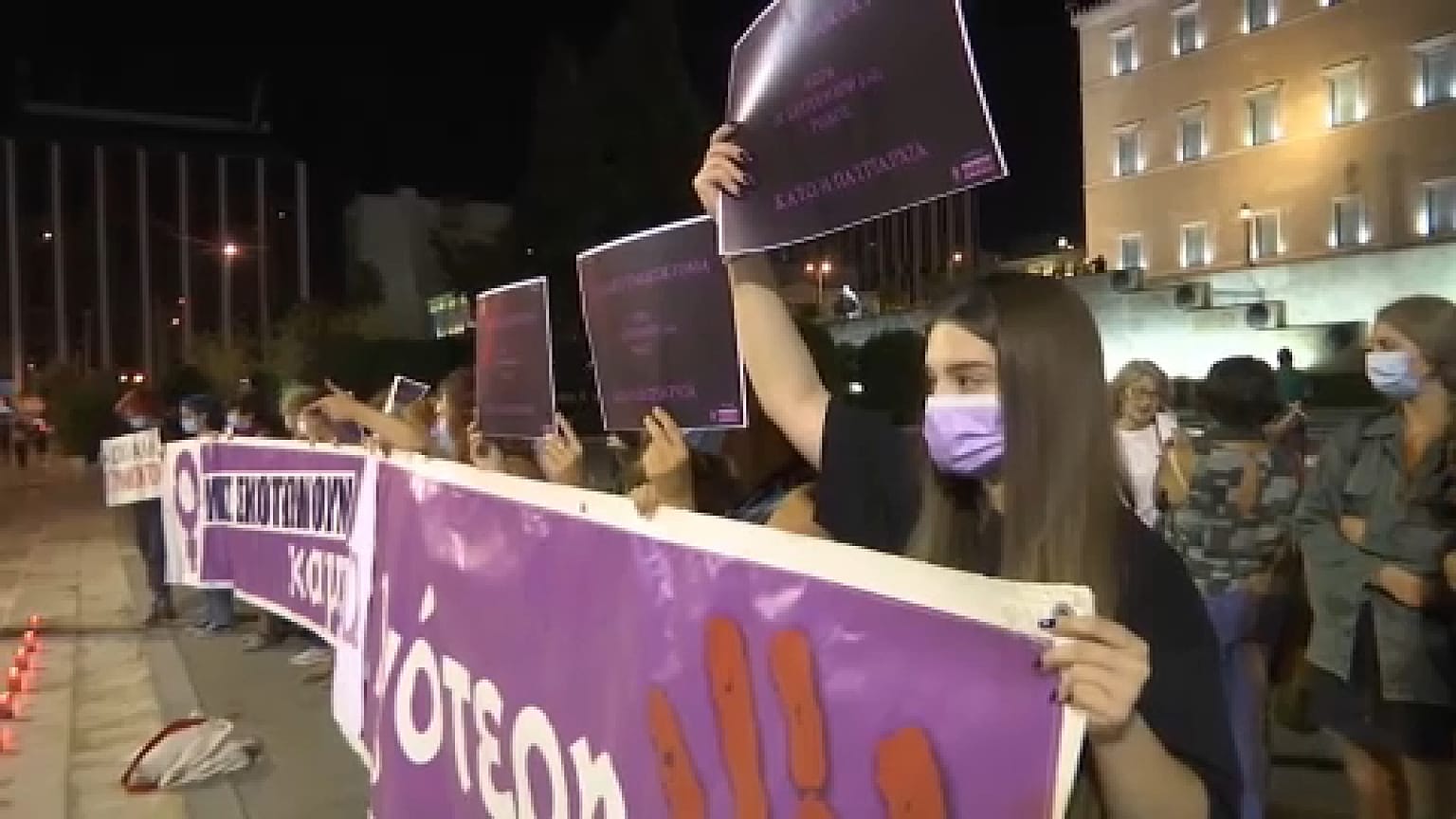 Στιγμιότυπο από τη συγκέντρωση ακτιβιστών στο Σύνταγμα