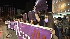 Στιγμιότυπο από τη συγκέντρωση ακτιβιστών στο Σύνταγμα