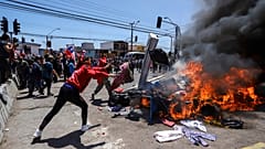 Habitantes de Iquique queman bienes de indocumentados venezolanos y colombianos en el marco de una marcha