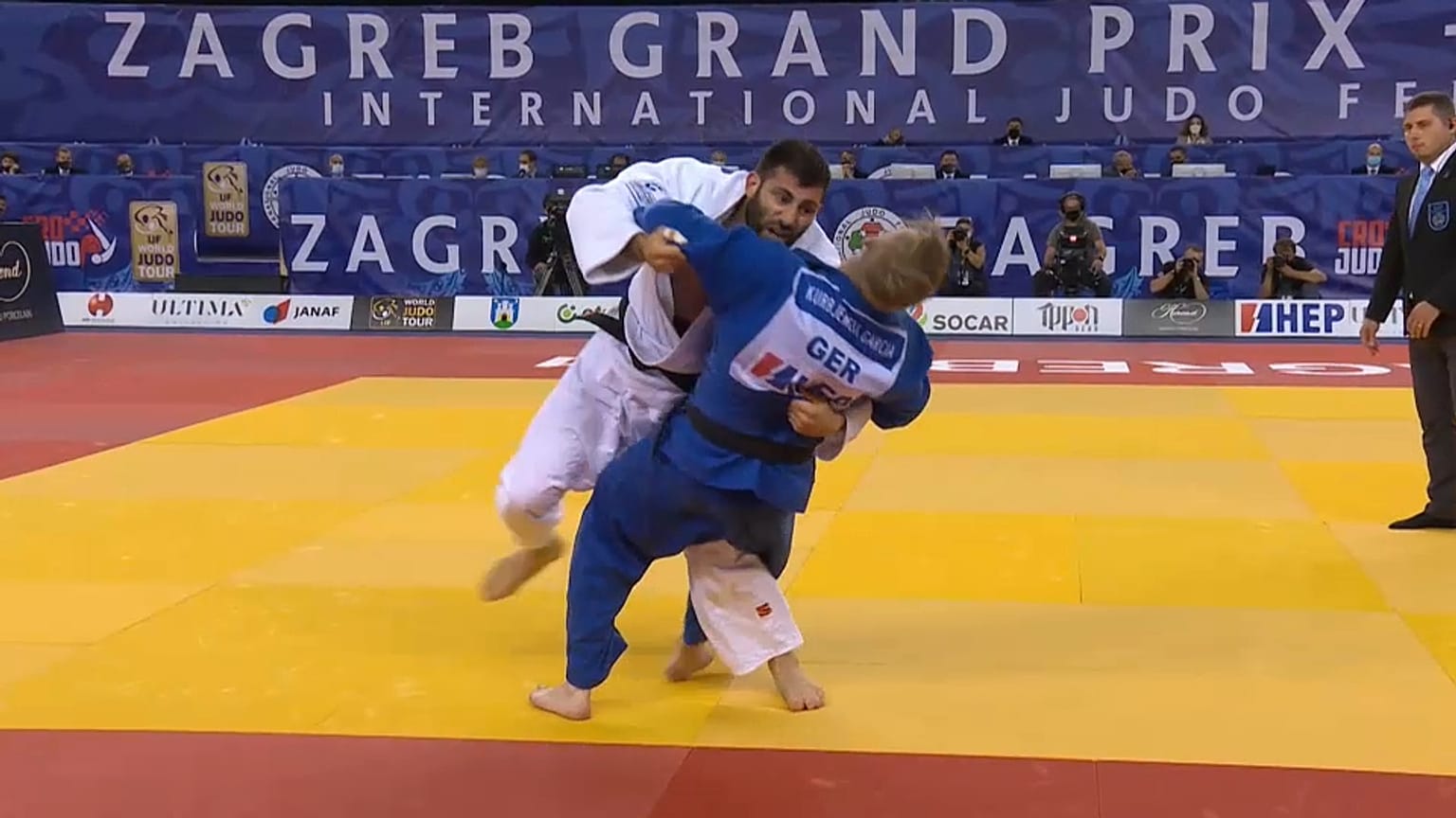 Le judoka russe Arman Adamian, lors de son combat en finale du Grand Prix de Zagreb, le 26 septembre 2021, Croatie