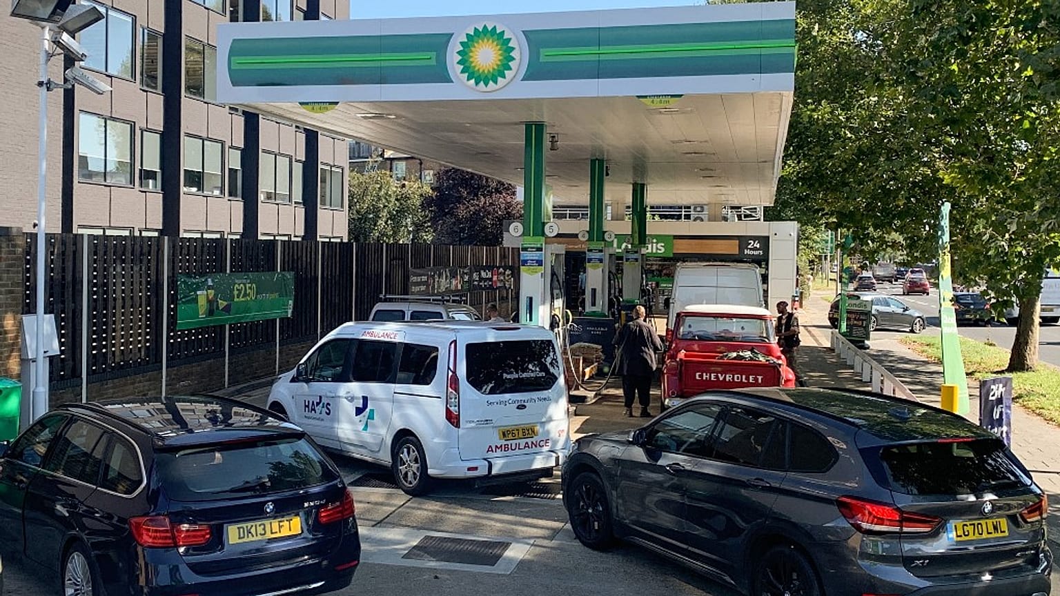 File d'attente dans une station d'essence encore ouverte à Londres, 24 septembre 2021