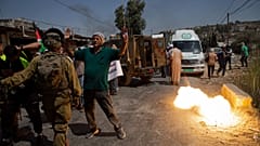 الجيش الإسرائيلي بالقرب من قرية بيتا الفلسطينية شمال مدينة نابلس بالضفة الغربية.