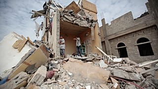 اثار قصف على العاصمة اليمنية صنعاء