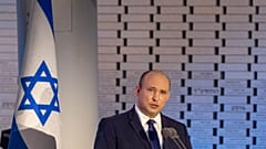رئيس الوزراء الإسرائيلي نفتالي بينيت يتحدث خلال مراسم إحياء ذكرى الجنود الذين سقطوا في حرب يوم الغفران عام 1973، القدس، 19 سبتمبر 2021