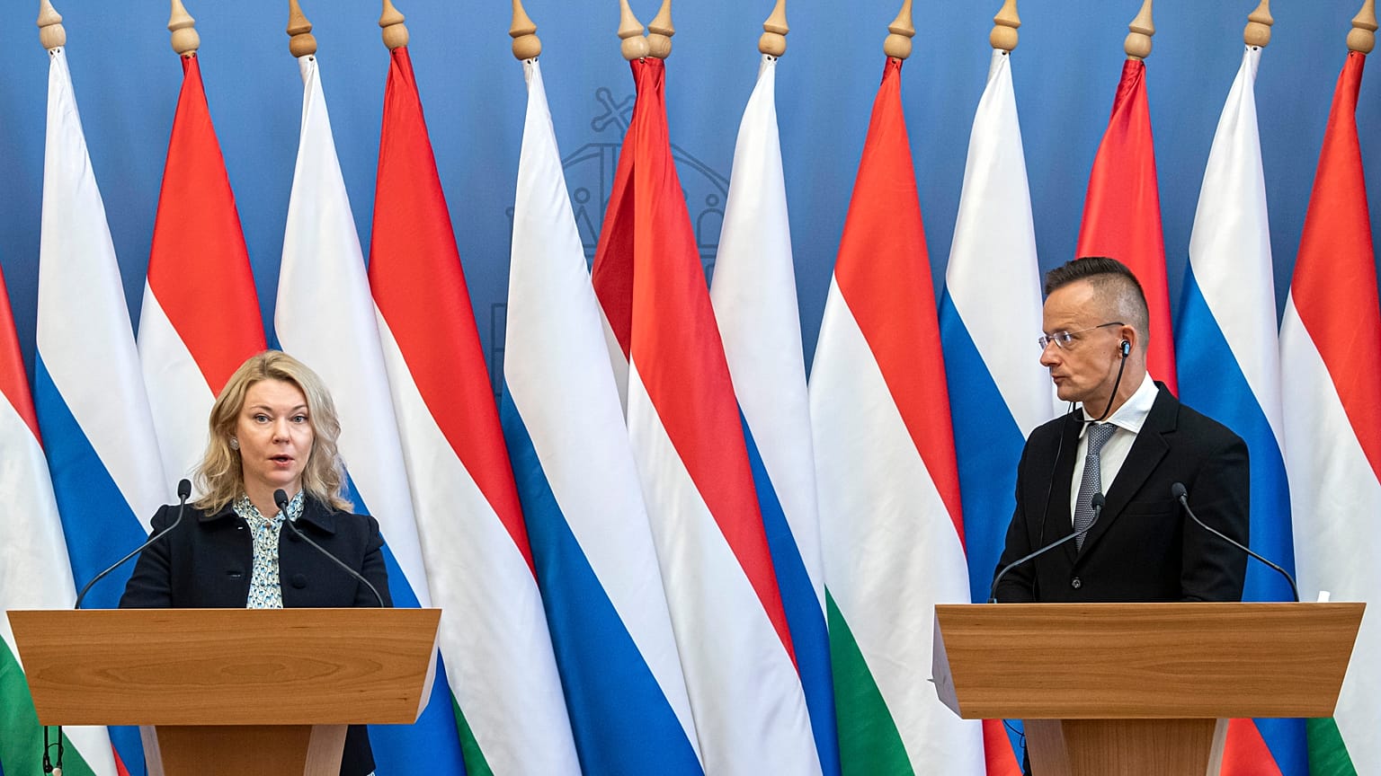 Jelena Viktorovna Burmisztrova, a Gazprom elnökhelyettese és Szijjártó Péter külgazdasági és külügyminiszter 
