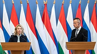 Jelena Viktorovna Burmisztrova, a Gazprom elnökhelyettese és Szijjártó Péter külgazdasági és külügyminiszter 