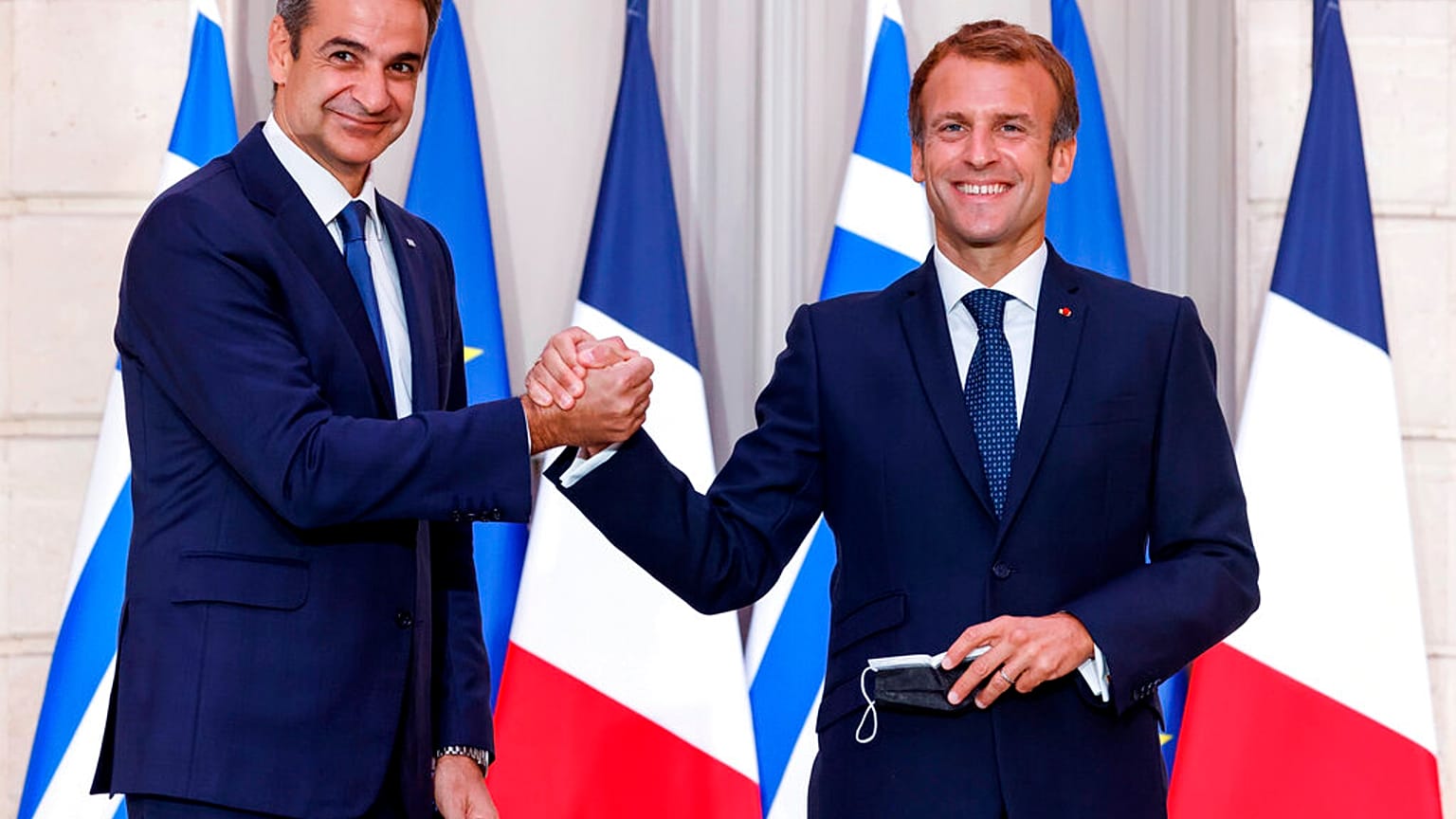 Emmanuel Macron et Kyriakos Mitsotakis le 28 septembre 2021