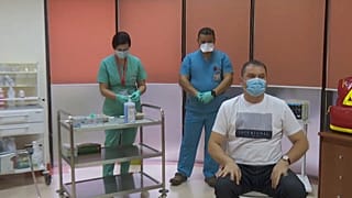Roménia começa a administrar terceira dose da vacina contra a Covid-19